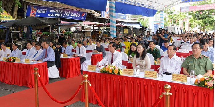 CLIP: An Giang tưởng niệm 195 năm ngày mất Danh thần Thoại Ngọc Hầu- Ảnh 1. CLIP: An Giang tưởng niệm 195 năm ngày mất Danh thần Thoại Ngọc Hầu- Ảnh 1.
