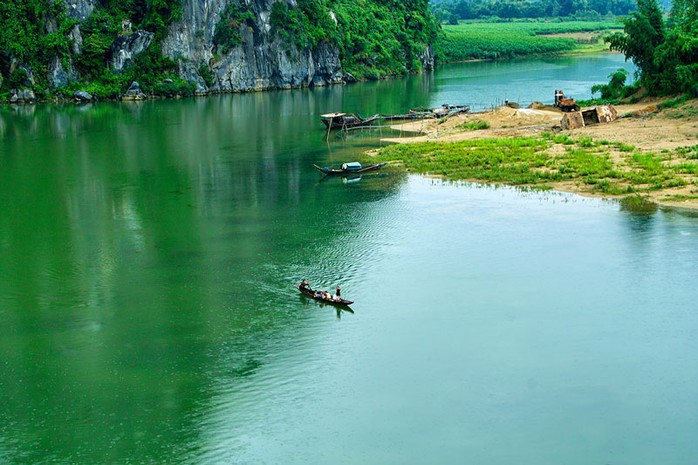 Tử vong khi đang đi bắt ốc trên sông Gianh- Ảnh 1.