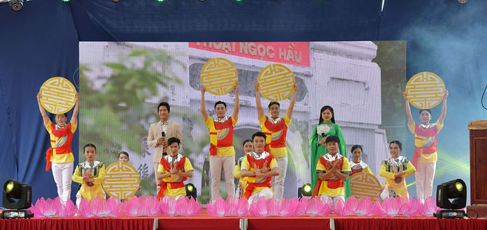 CLIP: An Giang tưởng niệm 195 năm ngày mất Danh thần Thoại Ngọc Hầu- Ảnh 2. CLIP: An Giang tưởng niệm 195 năm ngày mất Danh thần Thoại Ngọc Hầu- Ảnh 2.