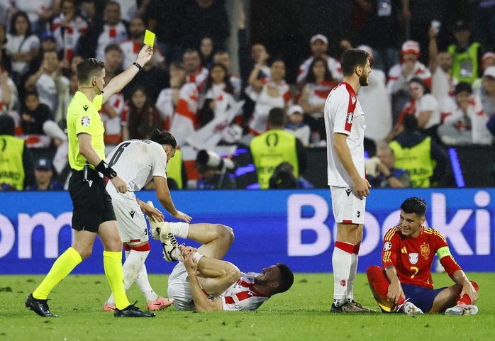 Lộ đội ngũ trọng tài điều hành trận chung kết Euro 2024- Ảnh 1. Lộ đội ngũ trọng tài điều hành trận chung kết Euro 2024- Ảnh 1.
