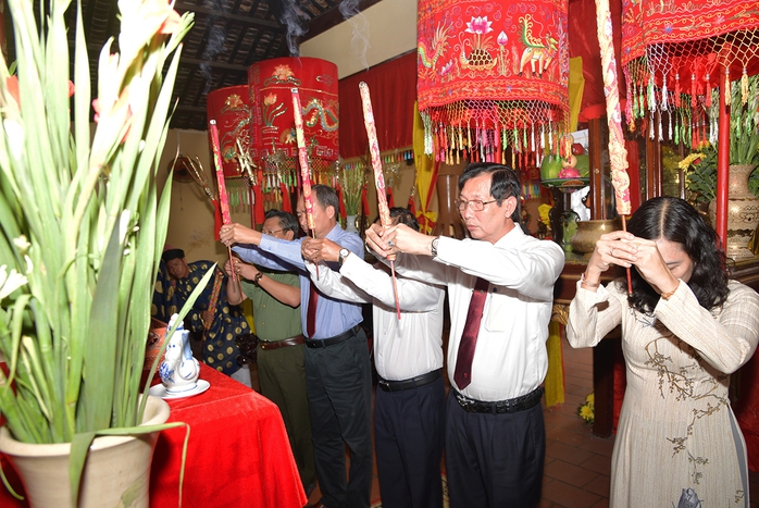CLIP: An Giang tưởng niệm 195 năm ngày mất Danh thần Thoại Ngọc Hầu- Ảnh 4. CLIP: An Giang tưởng niệm 195 năm ngày mất Danh thần Thoại Ngọc Hầu- Ảnh 4.