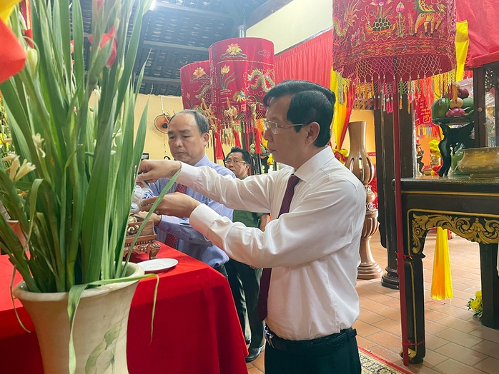 CLIP: An Giang tưởng niệm 195 năm ngày mất Danh thần Thoại Ngọc Hầu- Ảnh 6. CLIP: An Giang tưởng niệm 195 năm ngày mất Danh thần Thoại Ngọc Hầu- Ảnh 6.