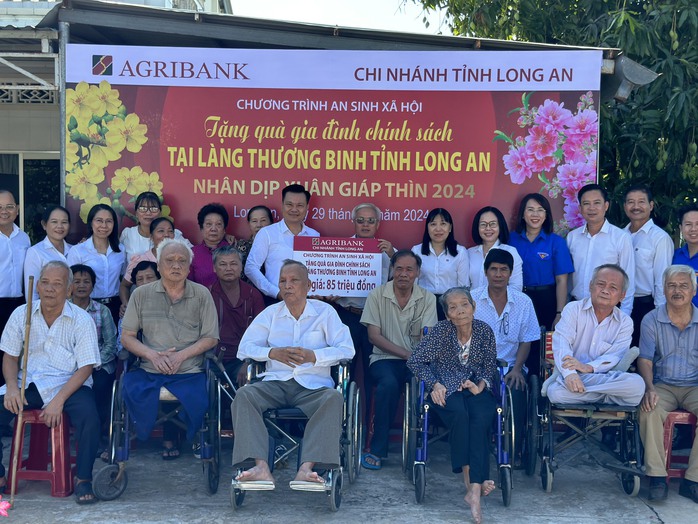 Agribank Chi nhánh tỉnh Long An dành hơn 700 triệu đồng cho hoạt động an sinh xã hội Xuân Giáp Thìn 2024
- Ảnh 2. Agribank Chi nhánh tỉnh Long An dành hơn 700 triệu đồng cho hoạt động an sinh xã hội Xuân Giáp Thìn 2024
- Ảnh 2.