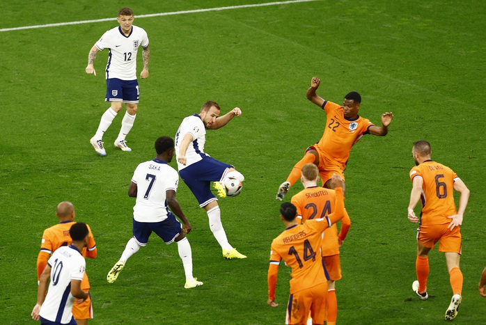 Euro 2024: Vì sao tuyển Anh được hưởng quả phạt đền trước Hà Lan?- Ảnh 7. Euro 2024: Vì sao tuyển Anh được hưởng quả phạt đền trước Hà Lan?- Ảnh 7.