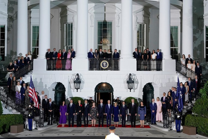 NATO nói về "tương lai không thể đảo ngược" của Ukraine- Ảnh 1. NATO nói về "tương lai không thể đảo ngược" của Ukraine- Ảnh 1.