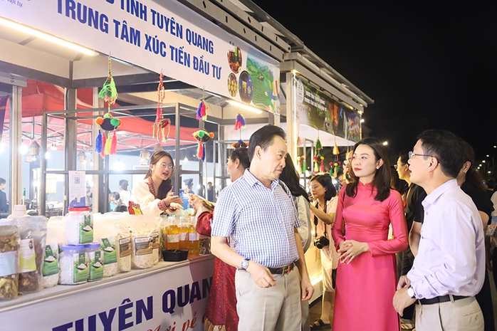 Sôi động "Lễ hội ẩm thực và âm nhạc quốc tế" ở Quảng Bình- Ảnh 3. Sôi động "Lễ hội ẩm thực và âm nhạc quốc tế" ở Quảng Bình- Ảnh 3.