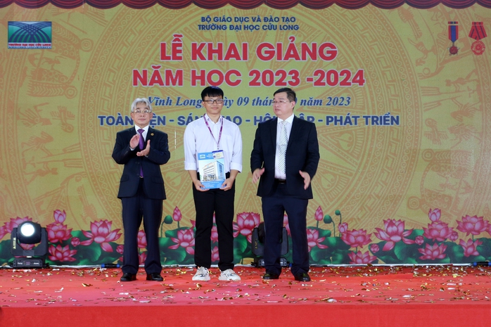 Trường ĐH Cửu Long thông tin vui đến tân sinh viên dân tộc Khmer- Ảnh 1. Trường ĐH Cửu Long thông tin vui đến tân sinh viên dân tộc Khmer- Ảnh 1.