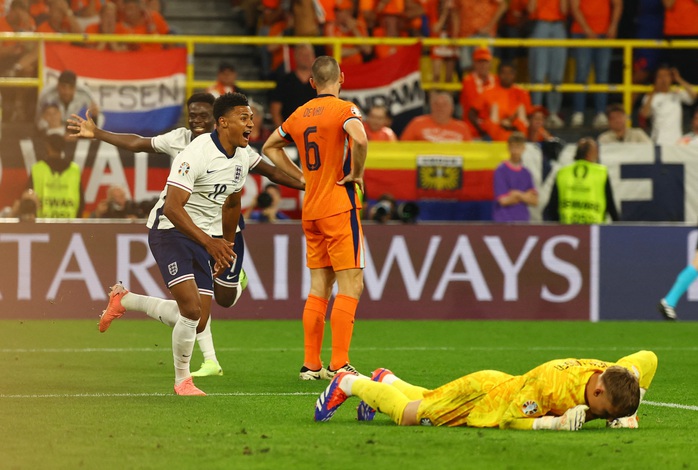 "Siêu dự bị" Ollie Watkins nhận mưa lời khen với siêu phẩm ở bán kết Euro 2024- Ảnh 3. "Siêu dự bị" Ollie Watkins nhận mưa lời khen với siêu phẩm ở bán kết Euro 2024- Ảnh 3.