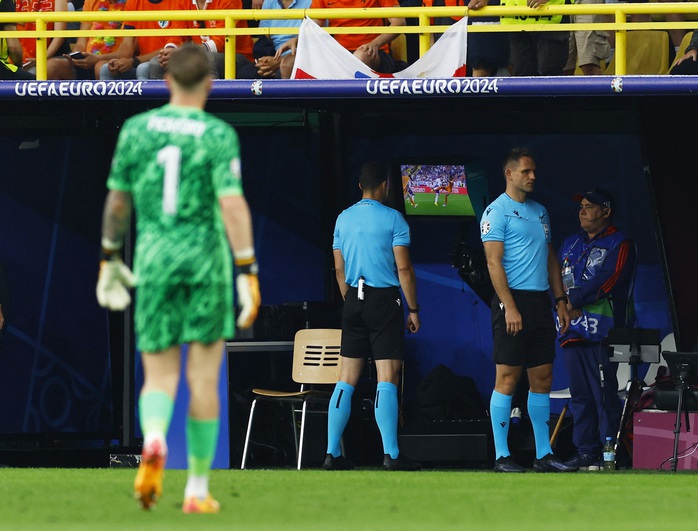 Euro 2024: Vì sao tuyển Anh được hưởng quả phạt đền trước Hà Lan?- Ảnh 4. Euro 2024: Vì sao tuyển Anh được hưởng quả phạt đền trước Hà Lan?- Ảnh 4.