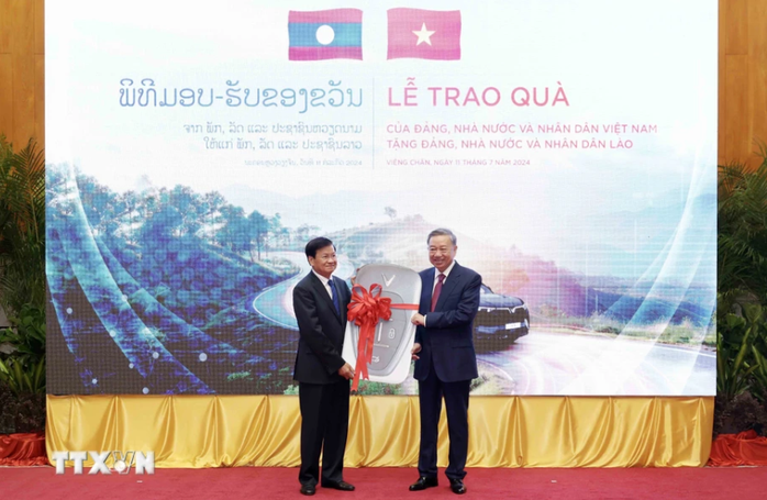 Chủ tịch nước Tô Lâm công bố món quà Việt Nam tặng Lào- Ảnh 4. Chủ tịch nước Tô Lâm công bố món quà Việt Nam tặng Lào- Ảnh 4.