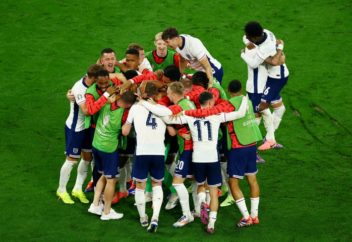 Euro 2024: Vì sao tuyển Anh được hưởng quả phạt đền trước Hà Lan?- Ảnh 9. Euro 2024: Vì sao tuyển Anh được hưởng quả phạt đền trước Hà Lan?- Ảnh 9.