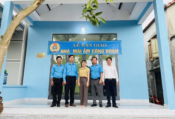 LĐLĐ huyện Duy Xuyên bàn giao "Nhà mái ấm công đoàn"- Ảnh 1. LĐLĐ huyện Duy Xuyên bàn giao "Nhà mái ấm công đoàn"- Ảnh 1.