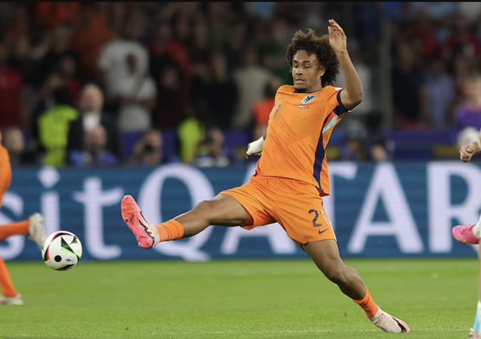 Man United trả giá cao khó tin, mua tân binh Hà Lan Zirkzee- Ảnh 1. Man United trả giá cao khó tin, mua tân binh Hà Lan Zirkzee- Ảnh 1.