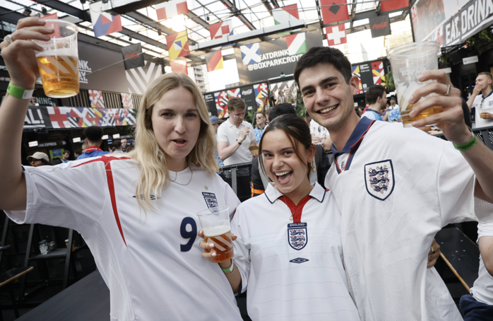 Nước Anh sẵn sàng cho màn đại tiệc mừng ngôi vô địch Euro 2024- Ảnh 2. Nước Anh sẵn sàng cho màn đại tiệc mừng ngôi vô địch Euro 2024- Ảnh 2.