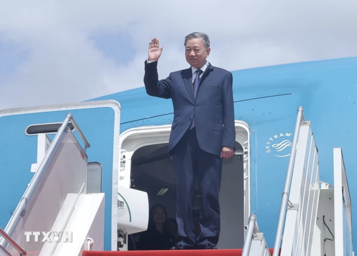 Quốc vương Norodom Sihamoni đón Chủ tịch nước Tô Lâm- Ảnh 4. Quốc vương Norodom Sihamoni đón Chủ tịch nước Tô Lâm- Ảnh 4.