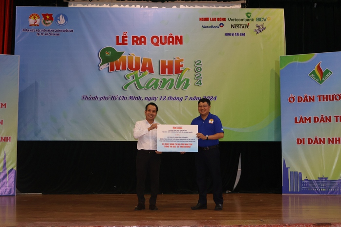 Báo Người Lao Động đồng hành cùng Chiến dịch tình nguyện "Mùa hè xanh"- Ảnh 2. Báo Người Lao Động đồng hành cùng Chiến dịch tình nguyện "Mùa hè xanh"- Ảnh 2.