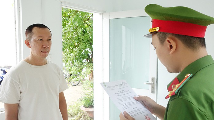 Khởi tố nhóm cựu lãnh đạo chi nhánh ngân hàng ở miền Tây- Ảnh 1. Khởi tố nhóm cựu lãnh đạo chi nhánh ngân hàng ở miền Tây- Ảnh 1.