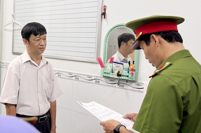 Khởi tố nhóm cựu lãnh đạo chi nhánh ngân hàng ở miền Tây- Ảnh 3. Khởi tố nhóm cựu lãnh đạo chi nhánh ngân hàng ở miền Tây- Ảnh 3.