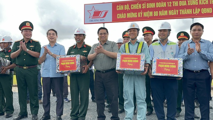 Thủ tướng: “Đường cao tốc không chỉ để đẹp"- Ảnh 3. Thủ tướng: “Đường cao tốc không chỉ để đẹp"- Ảnh 3.
