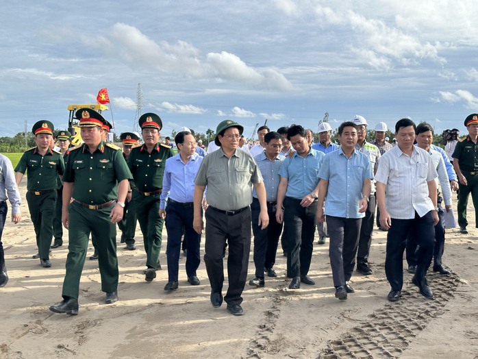 Thủ tướng: “Đường cao tốc không chỉ để đẹp"- Ảnh 4. Thủ tướng: “Đường cao tốc không chỉ để đẹp"- Ảnh 4.