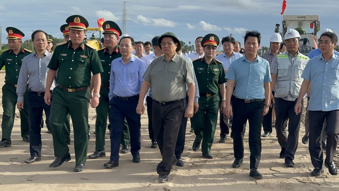 Thủ tướng: “Đường cao tốc không chỉ để đẹp"- Ảnh 5. Thủ tướng: “Đường cao tốc không chỉ để đẹp"- Ảnh 5.