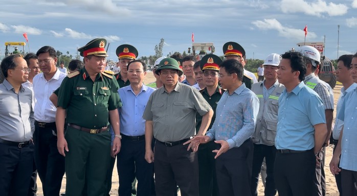 Thủ tướng: “Đường cao tốc không chỉ để đẹp"- Ảnh 8. Thủ tướng: “Đường cao tốc không chỉ để đẹp"- Ảnh 8.