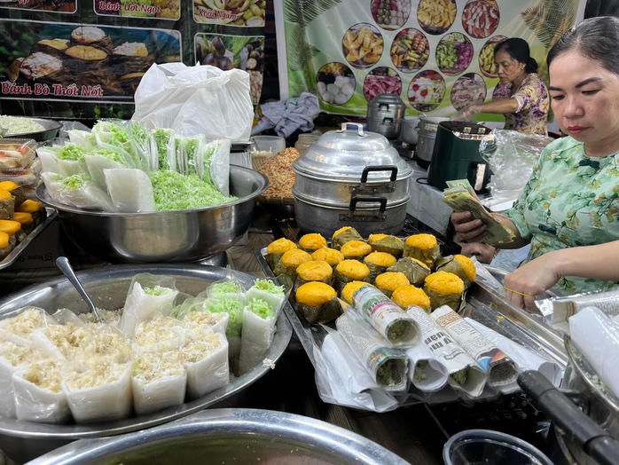 Mãn nhãn với hàng ngàn đặc sản tại lễ hội Tinh hoa đất biển Bình Định- Ảnh 7. Mãn nhãn với hàng ngàn đặc sản tại lễ hội Tinh hoa đất biển Bình Định- Ảnh 7.