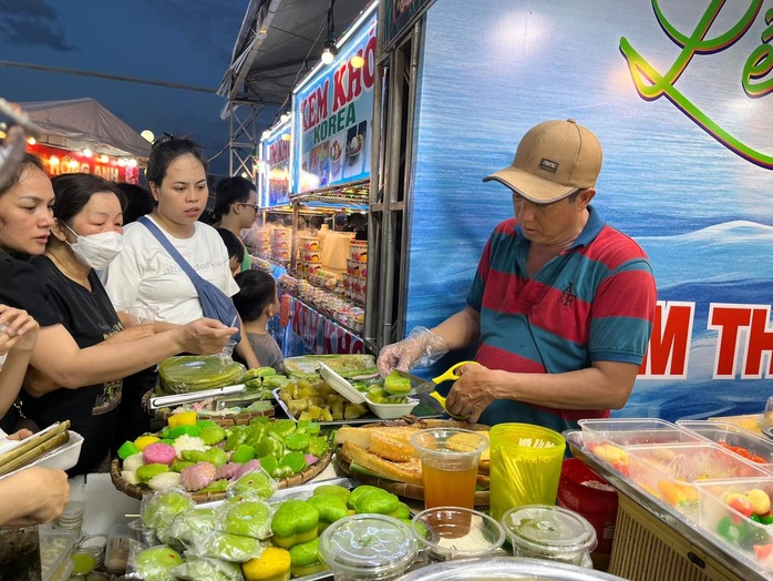 Mãn nhãn với hàng ngàn đặc sản tại lễ hội Tinh hoa đất biển Bình Định- Ảnh 9. Mãn nhãn với hàng ngàn đặc sản tại lễ hội Tinh hoa đất biển Bình Định- Ảnh 9.