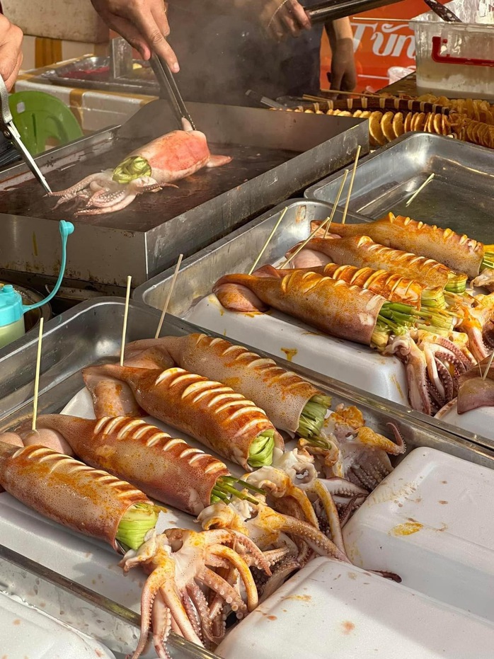 Mãn nhãn với hàng ngàn đặc sản tại lễ hội Tinh hoa đất biển Bình Định- Ảnh 6. Mãn nhãn với hàng ngàn đặc sản tại lễ hội Tinh hoa đất biển Bình Định- Ảnh 6.