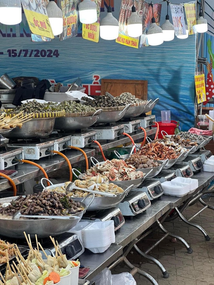 Mãn nhãn với hàng ngàn đặc sản tại lễ hội Tinh hoa đất biển Bình Định- Ảnh 12. Mãn nhãn với hàng ngàn đặc sản tại lễ hội Tinh hoa đất biển Bình Định- Ảnh 12.
