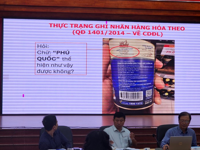 Nhiều sản phẩm nước mắm tùy tiện lấy nhãn hiệu Phú Quốc- Ảnh 2. Nhiều sản phẩm nước mắm tùy tiện lấy nhãn hiệu Phú Quốc- Ảnh 2.