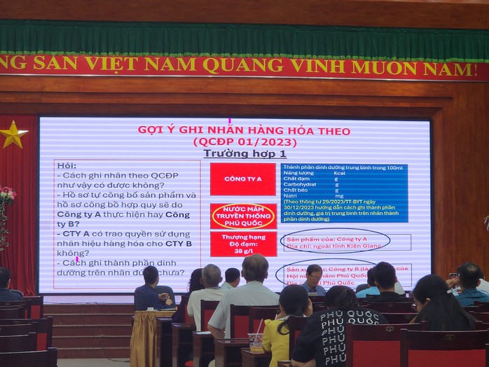Nhiều sản phẩm nước mắm tùy tiện lấy nhãn hiệu Phú Quốc- Ảnh 3. Nhiều sản phẩm nước mắm tùy tiện lấy nhãn hiệu Phú Quốc- Ảnh 3.