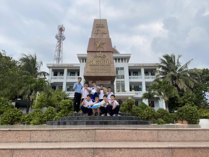 Cuộc thi viết “LÒNG TỐT QUANH TA”: Người thầy nơi "đầu sóng ngọn gió"- Ảnh 1. Cuộc thi viết “LÒNG TỐT QUANH TA”: Người thầy nơi "đầu sóng ngọn gió"- Ảnh 1.