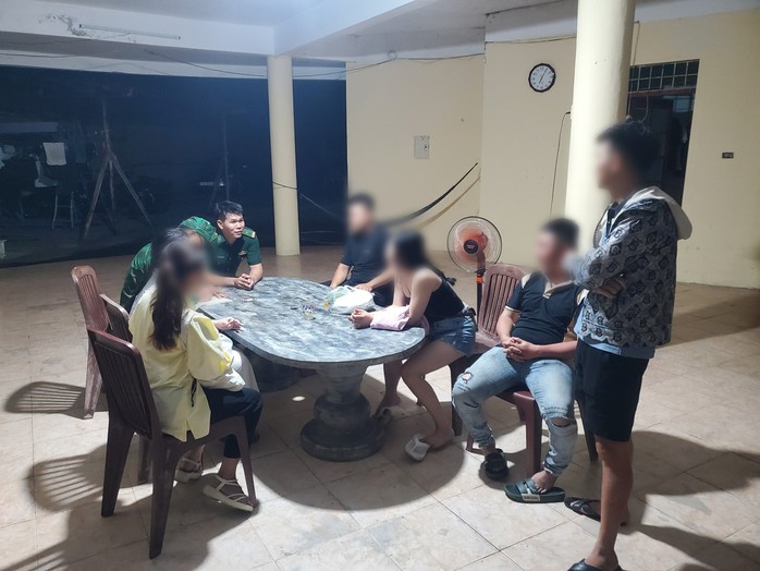 Xử lý hàng loạt ghe câu mực “chui” ở bán đảo Sơn Trà- Ảnh 1.