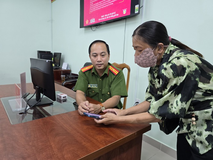 TP HCM: Quận 12 cảnh giác người tên Hân gọi điện cho người dân- Ảnh 1. TP HCM: Quận 12 cảnh giác người tên Hân gọi điện cho người dân- Ảnh 1.