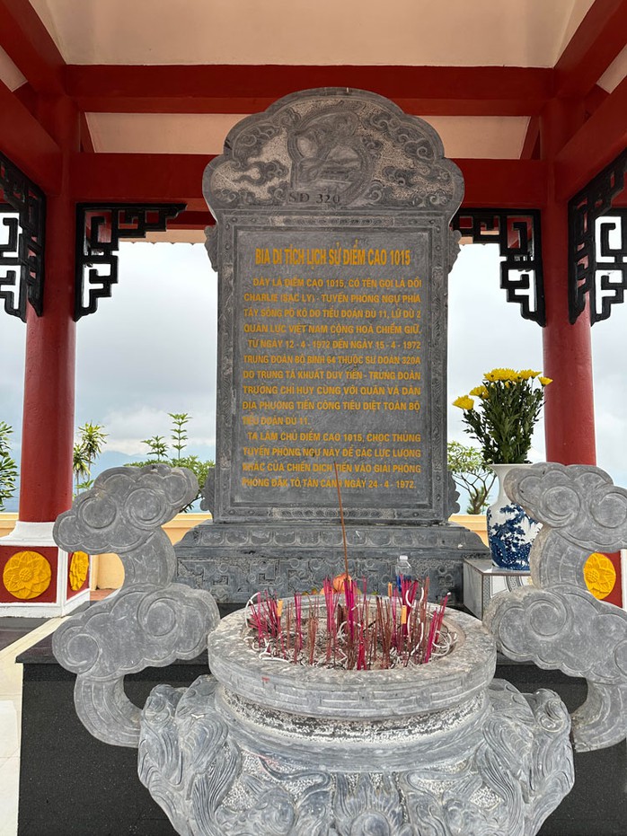 Nhà bia Tưởng niệm ở Di tích Sạc Ly 1015 Nhà bia Tưởng niệm ở Di tích Sạc Ly 1015