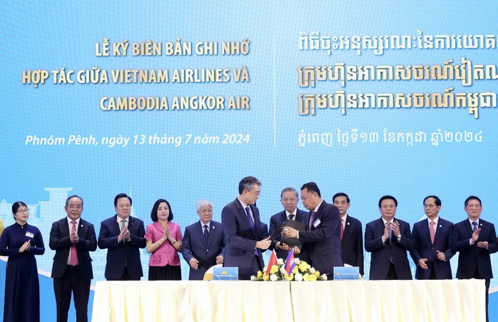 Lễ ký biên bản ghi nhớ hợp tác giữa Vietnam Airlines và Cambodia Angkor Air Lễ ký biên bản ghi nhớ hợp tác giữa Vietnam Airlines và Cambodia Angkor Air