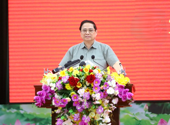 Chủ tịch Phan Văn Mãi báo cáo Thủ tướng dự án đường Vành đai 3- Ảnh 1. Chủ tịch Phan Văn Mãi báo cáo Thủ tướng dự án đường Vành đai 3- Ảnh 1.