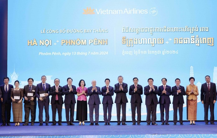 Vietnam Airlines mở đường bay thẳng Hà Nội - Phnom Penh- Ảnh 8. Vietnam Airlines mở đường bay thẳng Hà Nội - Phnom Penh- Ảnh 8.