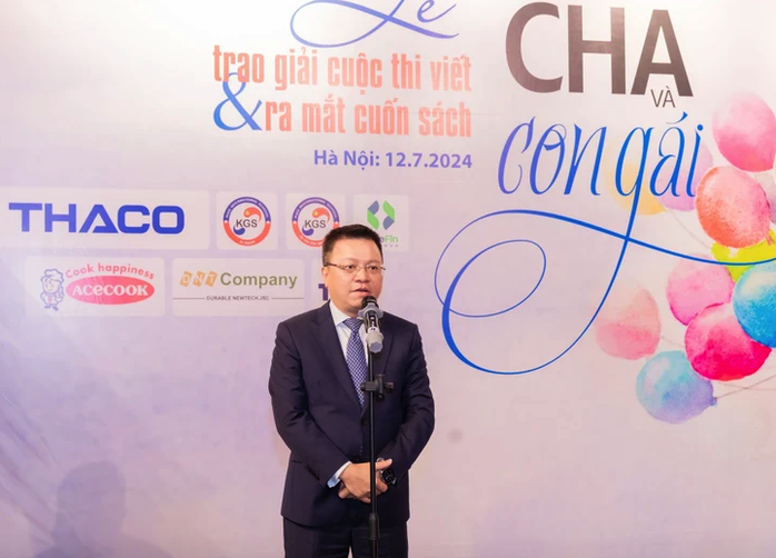 Trao giải cuộc thi viết "Cha và con gái"- Ảnh 2. Trao giải cuộc thi viết "Cha và con gái"- Ảnh 2.