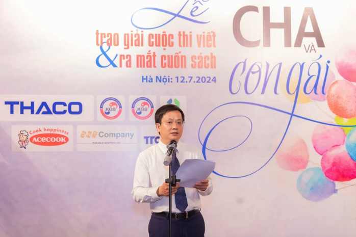 Trao giải cuộc thi viết "Cha và con gái"- Ảnh 3. Trao giải cuộc thi viết "Cha và con gái"- Ảnh 3.