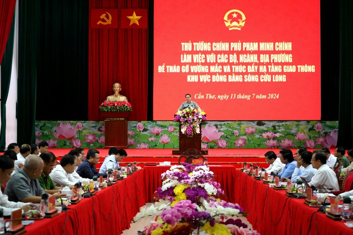 Chủ tịch Phan Văn Mãi báo cáo Thủ tướng dự án đường Vành đai 3- Ảnh 3. Chủ tịch Phan Văn Mãi báo cáo Thủ tướng dự án đường Vành đai 3- Ảnh 3.