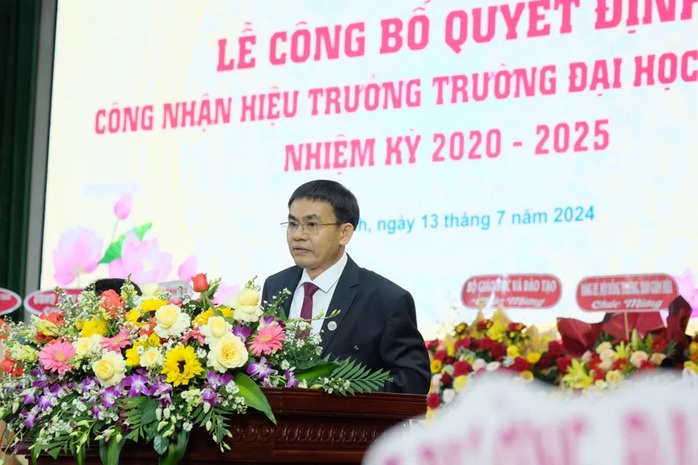 Công bố quyết định công nhận tân Hiệu trưởng Trường ĐH Quy Nhơn- Ảnh 1. Công bố quyết định công nhận tân Hiệu trưởng Trường ĐH Quy Nhơn- Ảnh 1.