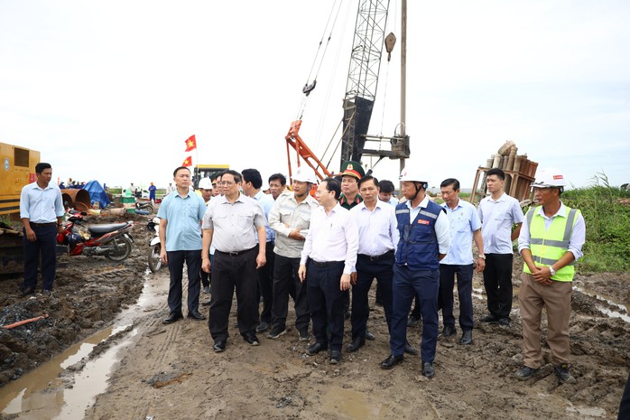 Thủ tướng: "Quyết tâm để ĐBSCL có 1.200 km đường cao tốc"- Ảnh 4. Thủ tướng: "Quyết tâm để ĐBSCL có 1.200 km đường cao tốc"- Ảnh 4.