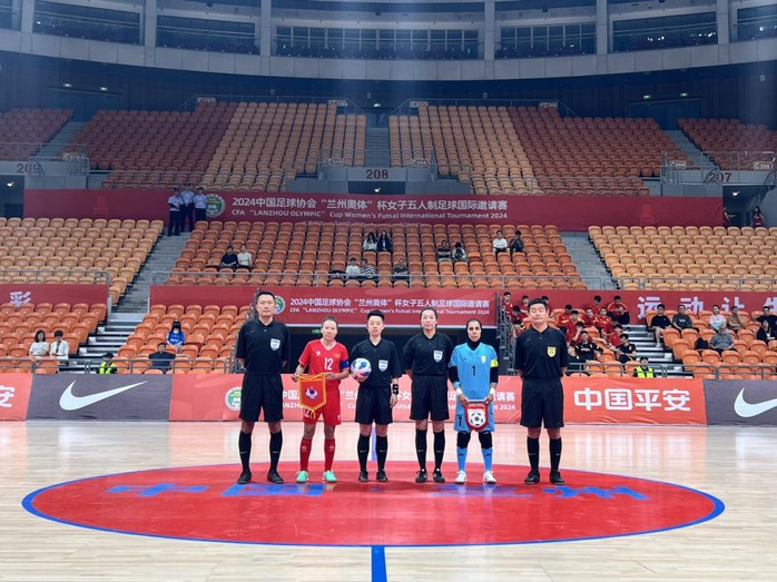 Tuyển futsal nữ Việt Nam cầm hòa đội hạng 8 thế giới- Ảnh 1. Tuyển futsal nữ Việt Nam cầm hòa đội hạng 8 thế giới- Ảnh 1.
