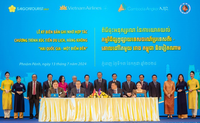 Lễ ký kết giữa Saigontourist Group, Vietnam Airlines, Hiệp hội Du lịch Campuchia và Cambodia Angkor Air với sự chứng kiến của Chủ tịch nước Tô Lâm cùng lãnh đạo hai nước. Ông Trương Đức Hùng - Tổng Giám đốc Saigontourist Group đại diện ký Lễ ký kết giữa Saigontourist Group, Vietnam Airlines, Hiệp hội Du lịch Campuchia và Cambodia Angkor Air với sự chứng kiến của Chủ tịch nước Tô Lâm cùng lãnh đạo hai nước. Ông Trương Đức Hùng - Tổng Giám đốc Saigontourist Group đại diện ký