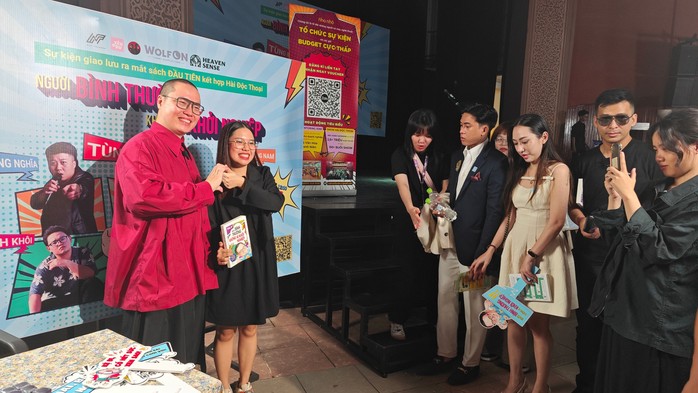 Anh Trần Thanh Tùng tại buổi ra mắt cuốn sách “Người bình thường không ai khởi nghiệp” Anh Trần Thanh Tùng tại buổi ra mắt cuốn sách “Người bình thường không ai khởi nghiệp”