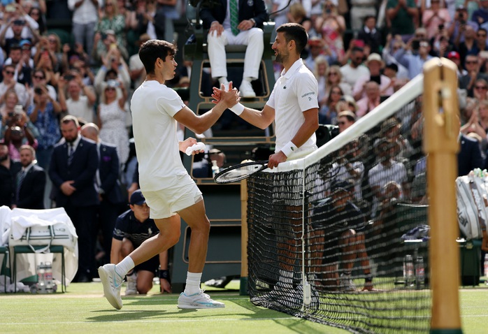 Wimbledon: Thắng áp đảo Djokovic, Alcaraz có Grand Slam thứ 4 nhanh hơn "Big 3"- Ảnh 1. Wimbledon: Thắng áp đảo Djokovic, Alcaraz có Grand Slam thứ 4 nhanh hơn "Big 3"- Ảnh 1.