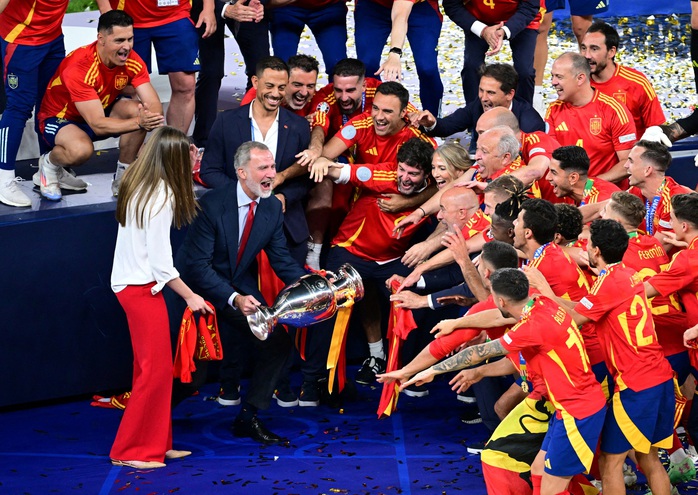 Thắng tuyển Anh 2-1, Tây Ban Nha vô địch Euro 2024- Ảnh 8. Thắng tuyển Anh 2-1, Tây Ban Nha vô địch Euro 2024- Ảnh 8.