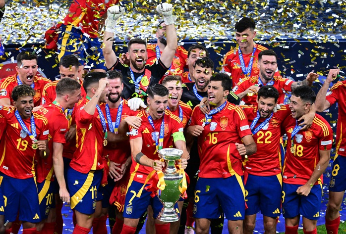 Khoảnh khắc Oyarzabal trở thành "người hùng Tây Ban Nha" tại Euro 2024- Ảnh 10. Khoảnh khắc Oyarzabal trở thành "người hùng Tây Ban Nha" tại Euro 2024- Ảnh 10.